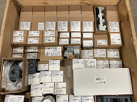 Partij installatiemateriaal - afbeelding 10 van  16