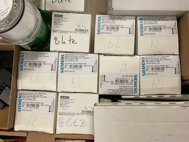 Partij installatiemateriaal - afbeelding 16 van  16