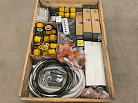 Partij installatiemateriaal - afbeelding 1 van  9
