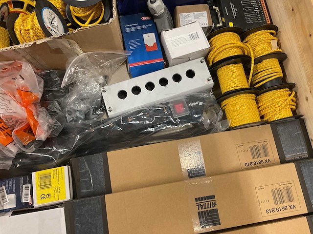 Partij installatiemateriaal - afbeelding 8 van  9