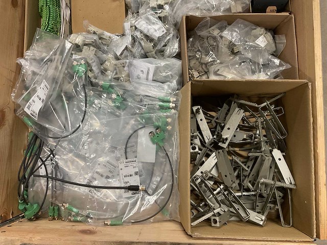 Partij installatiemateriaal - afbeelding 2 van  8