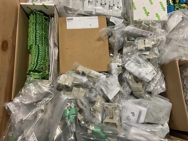 Partij installatiemateriaal - afbeelding 5 van  8