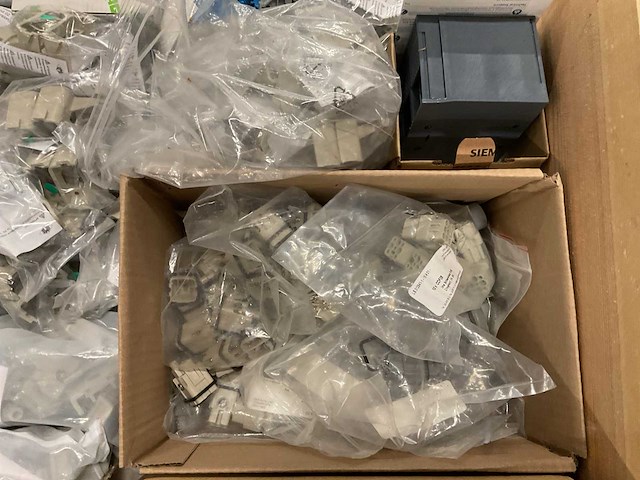 Partij installatiemateriaal - afbeelding 6 van  8