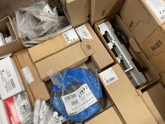 Partij installatiemateriaal - afbeelding 10 van  13