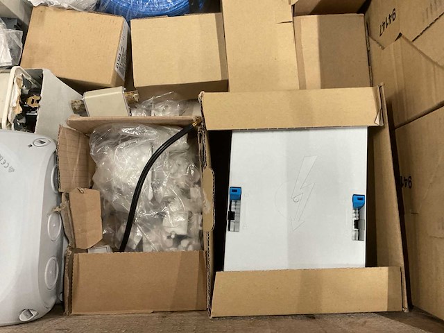 Partij installatiemateriaal - afbeelding 11 van  13