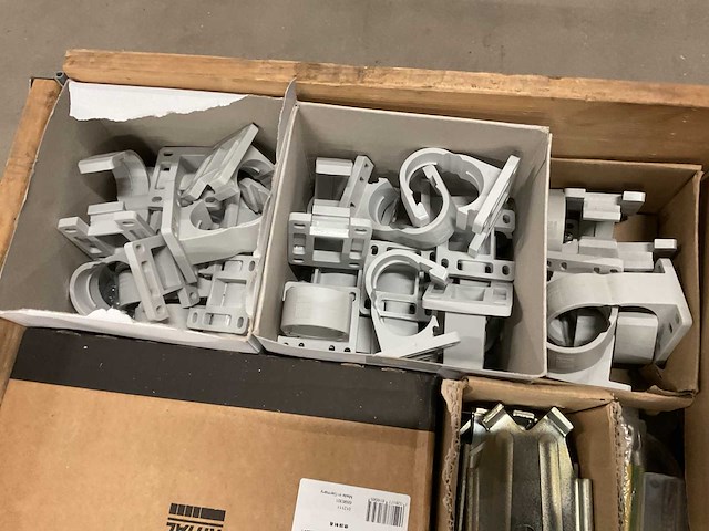 Partij installatiemateriaal - afbeelding 2 van  11