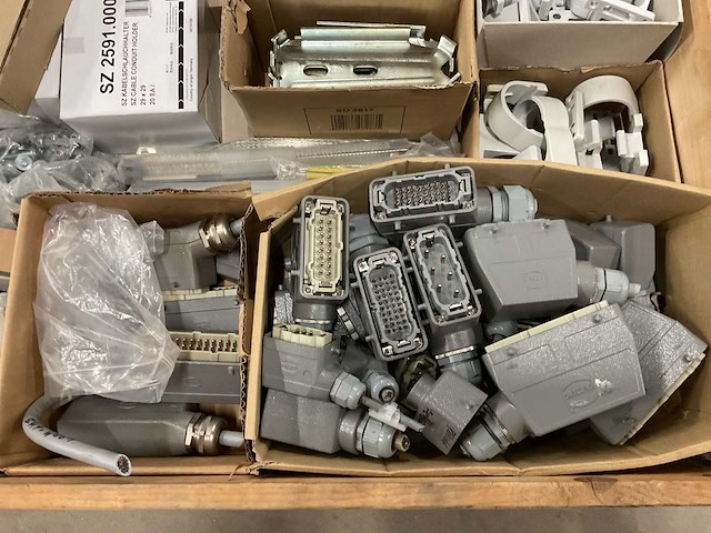 Partij installatiemateriaal - afbeelding 3 van  11