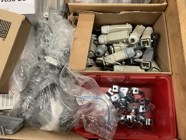 Partij installatiemateriaal - afbeelding 8 van  11