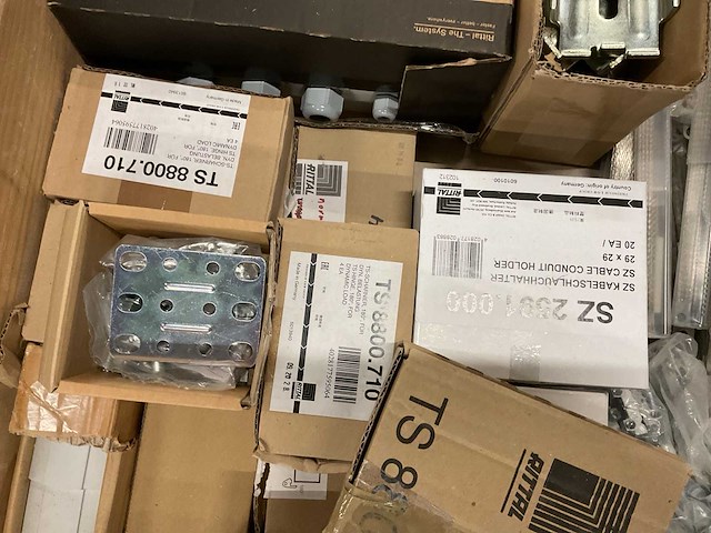 Partij installatiemateriaal - afbeelding 10 van  11