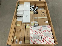 Partij installatiemateriaal - afbeelding 1 van  8