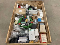 Partij installatiemateriaal - afbeelding 1 van  12