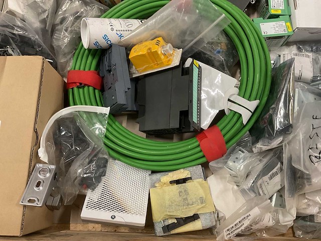 Partij installatiemateriaal - afbeelding 9 van  12