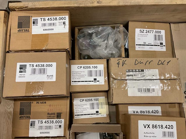 Partij installatiemateriaal - afbeelding 2 van  10