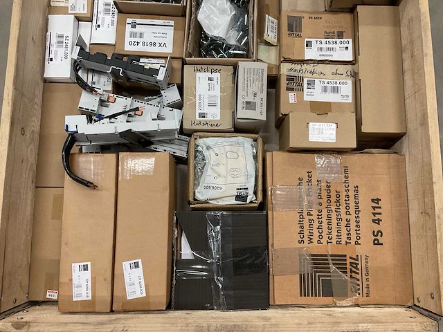 Partij installatiemateriaal - afbeelding 3 van  10