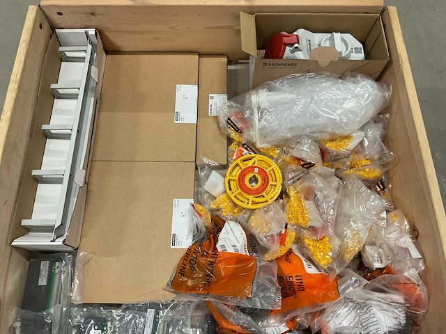 Partij installatiemateriaal - afbeelding 3 van  8