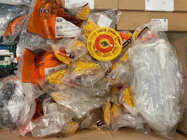 Partij installatiemateriaal - afbeelding 6 van  8