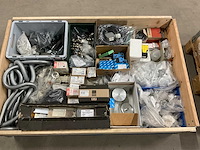 Partij installatiemateriaal - afbeelding 1 van  9