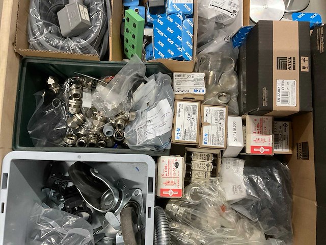 Partij installatiemateriaal - afbeelding 5 van  9