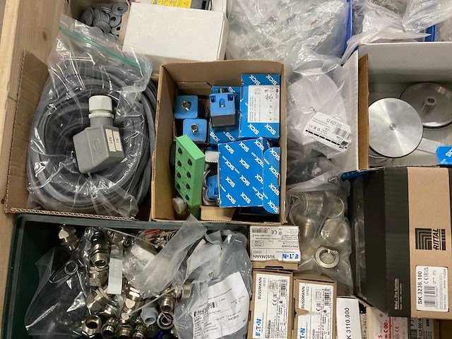 Partij installatiemateriaal - afbeelding 6 van  9