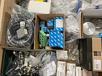 Partij installatiemateriaal - afbeelding 6 van  9