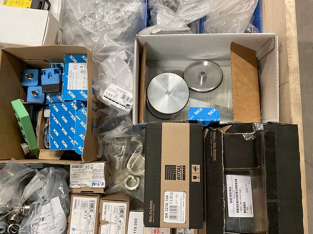 Partij installatiemateriaal - afbeelding 7 van  9