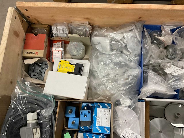 Partij installatiemateriaal - afbeelding 9 van  9