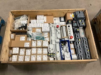 Partij installatiemateriaal - afbeelding 1 van  9