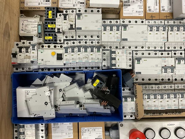 Partij installatiemateriaal - afbeelding 6 van  9