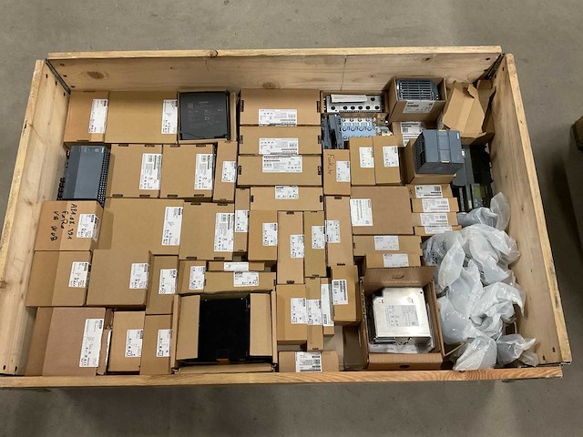 Partij installatiemateriaal - afbeelding 1 van  11