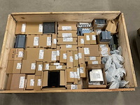 Partij installatiemateriaal - afbeelding 1 van  11