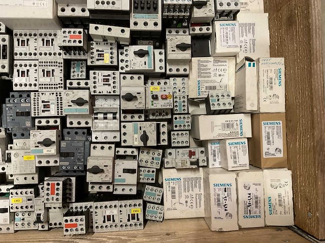 Partij installatiemateriaal - afbeelding 2 van  10