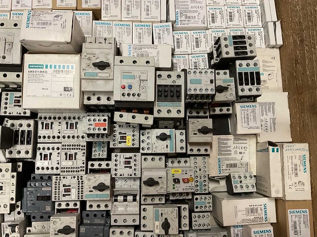 Partij installatiemateriaal - afbeelding 10 van  10