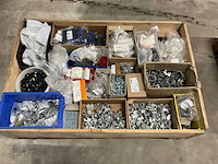 Partij installatiemateriaal - afbeelding 1 van  9
