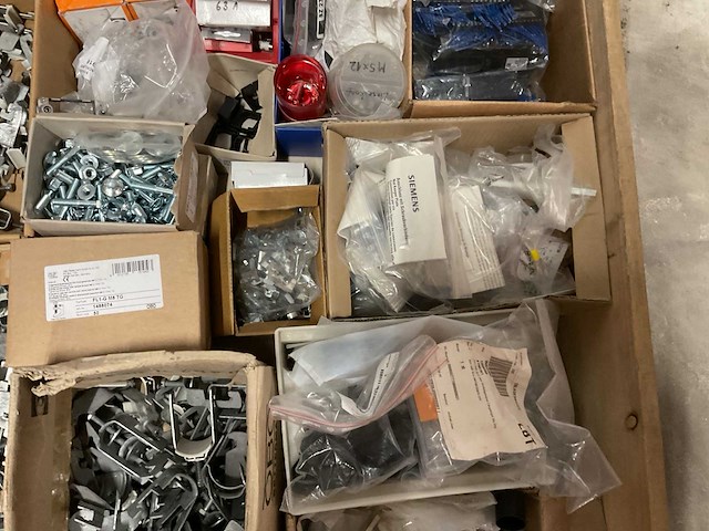 Partij installatiemateriaal - afbeelding 4 van  9