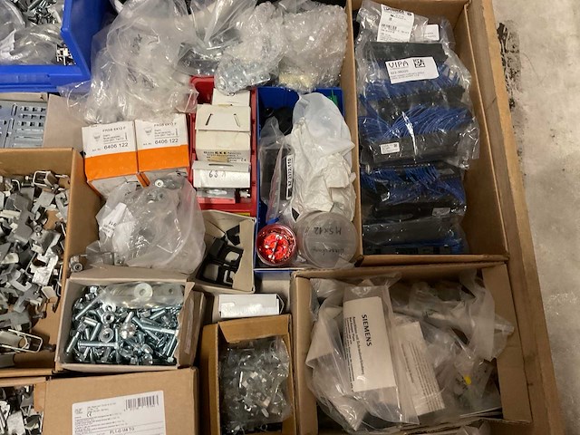 Partij installatiemateriaal - afbeelding 7 van  9