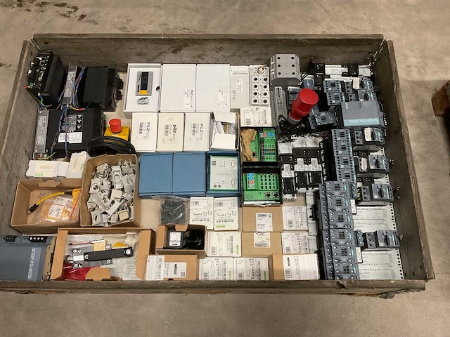 Partij installatiemateriaal - afbeelding 1 van  9