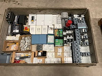 Partij installatiemateriaal - afbeelding 1 van  9