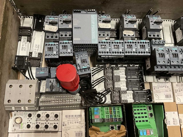 Partij installatiemateriaal - afbeelding 2 van  9