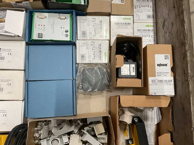 Partij installatiemateriaal - afbeelding 7 van  9