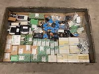 Partij installatiemateriaal - afbeelding 1 van  9