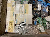 Partij installatiemateriaal - afbeelding 2 van  9