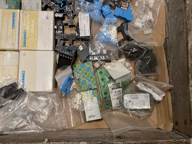 Partij installatiemateriaal - afbeelding 3 van  9