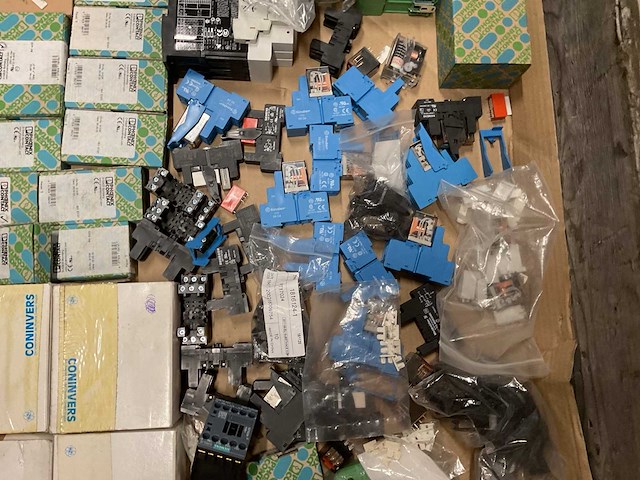 Partij installatiemateriaal - afbeelding 4 van  9