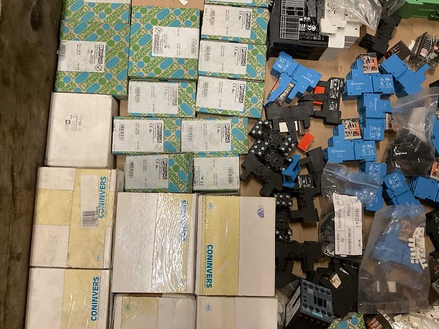 Partij installatiemateriaal - afbeelding 5 van  9