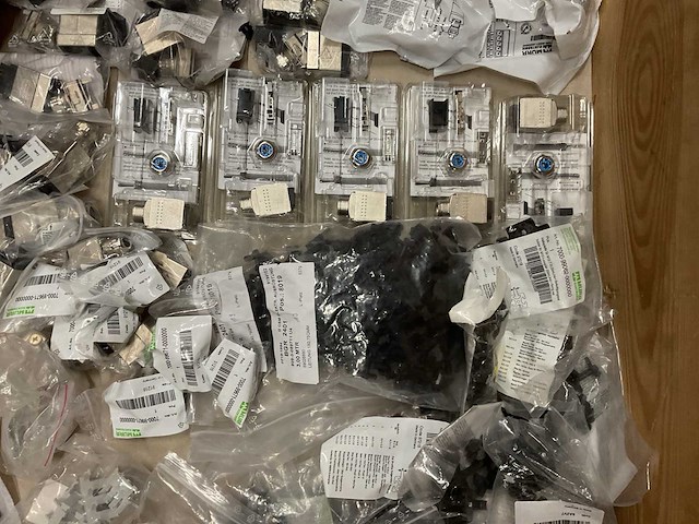 Partij installatiemateriaal - afbeelding 4 van  9