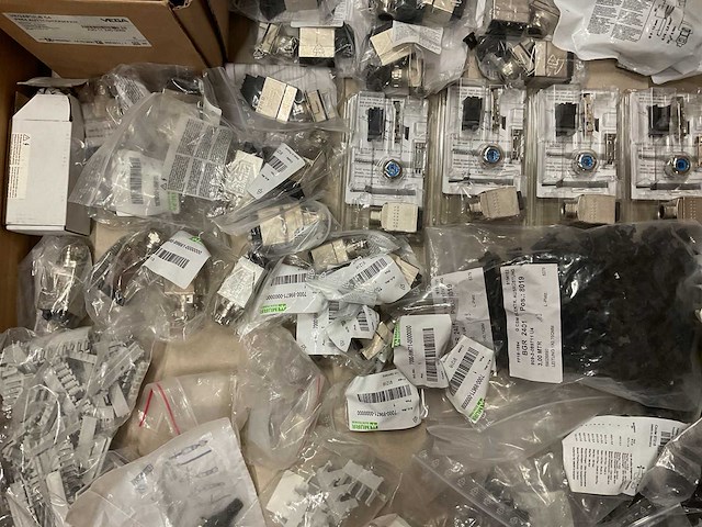 Partij installatiemateriaal - afbeelding 5 van  9