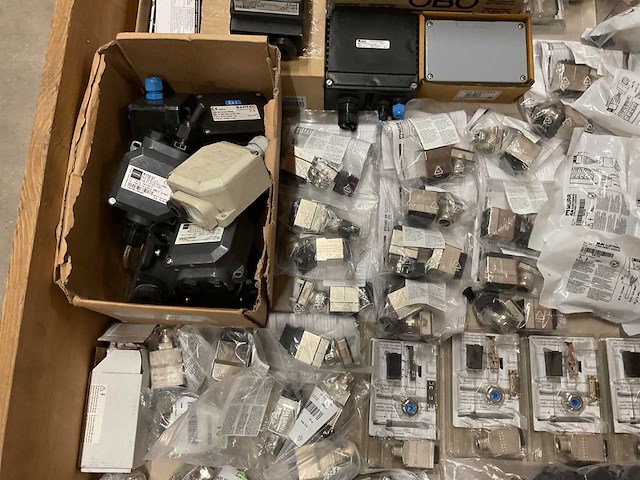 Partij installatiemateriaal - afbeelding 6 van  9