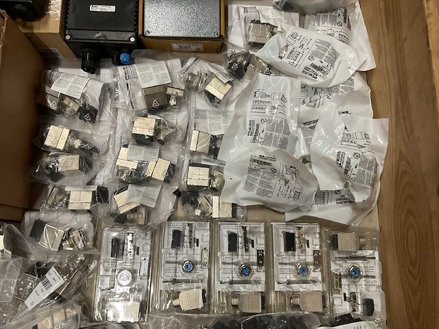 Partij installatiemateriaal - afbeelding 7 van  9