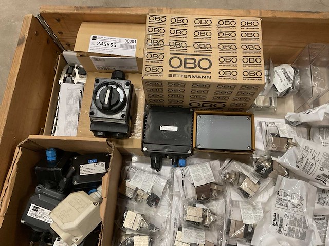 Partij installatiemateriaal - afbeelding 9 van  9