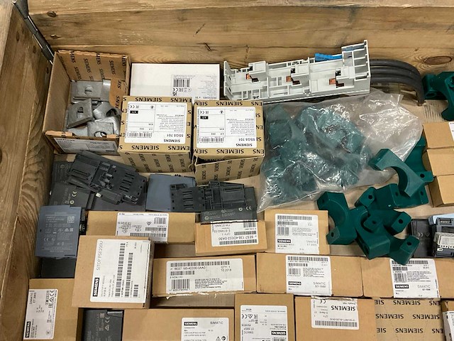 Partij installatiemateriaal - afbeelding 2 van  9